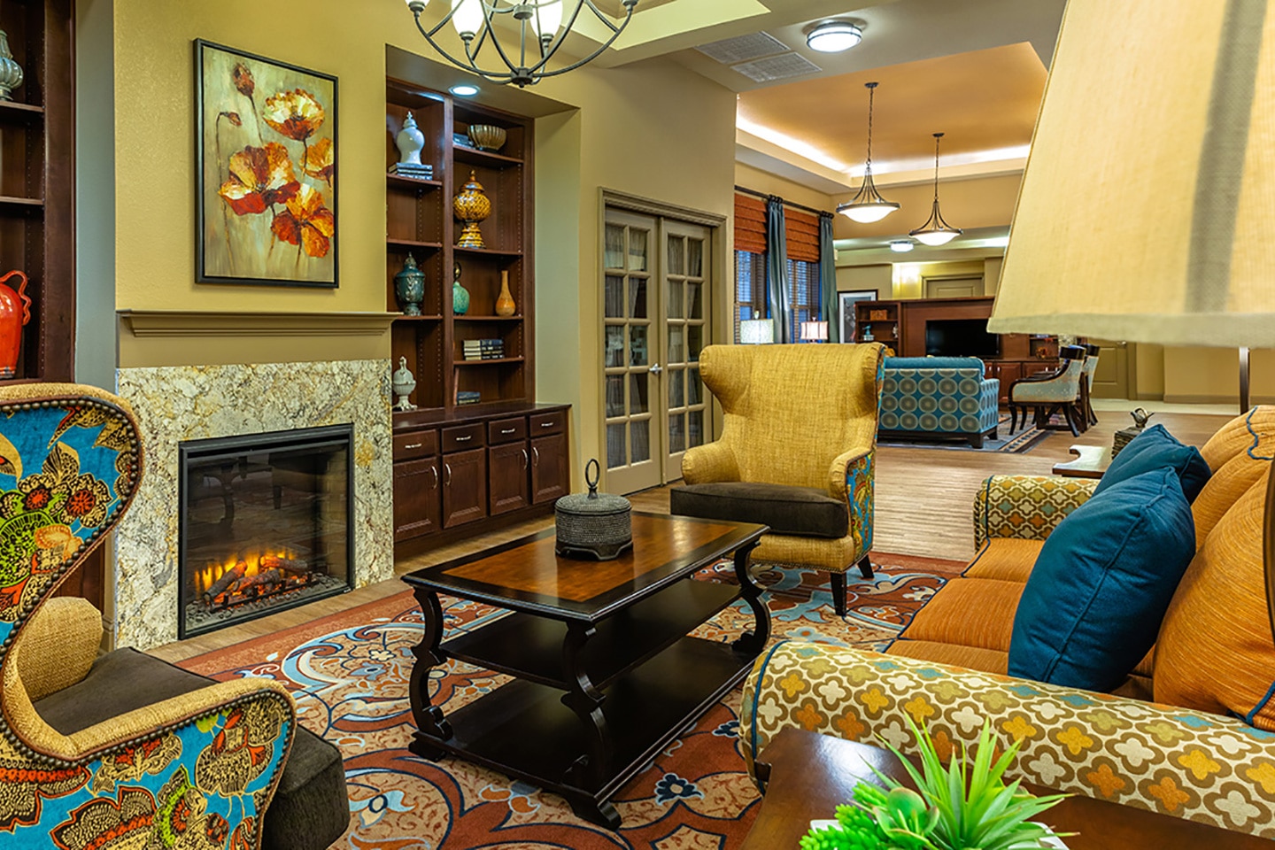Sonoma House's well-appointed living area with gas fireplace, couches and chairs.